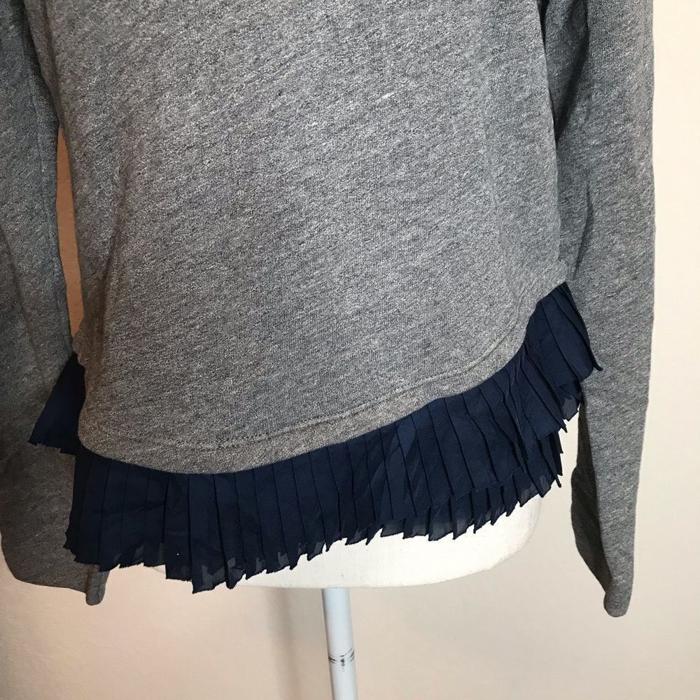 J crew sweatshirt‎ with ruffle bottom - Picture 3 of 4